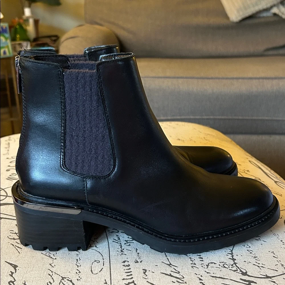 Vince Camuto Kelivena Black Leather Chelsea Bootie Size 7.5 Classic Chic - Picture 4 of 13